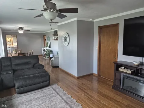 5494 N 300 E Whiteland IN 46184
