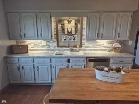 5494 N 300 E Whiteland IN 46184