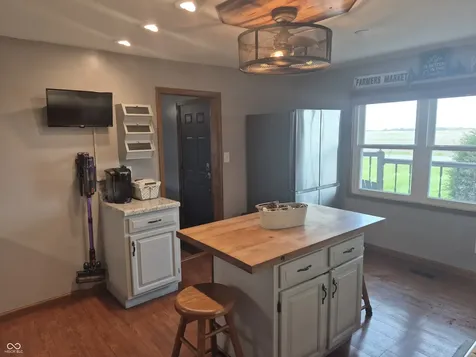 5494 N 300 E Whiteland IN 46184
