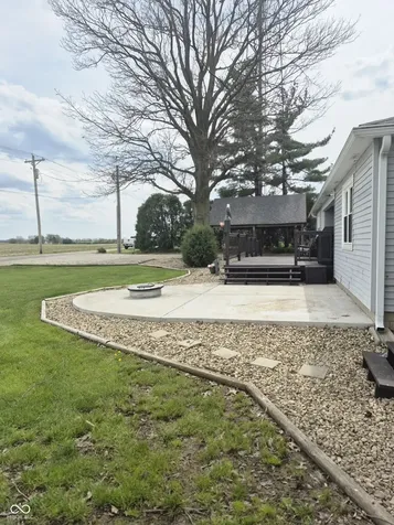 5494 N 300 E Whiteland IN 46184