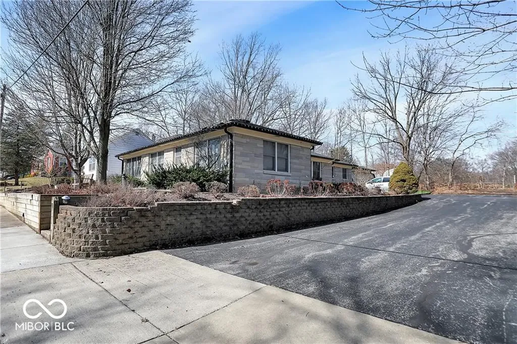 760 W Pine Street Zionsville IN 46077