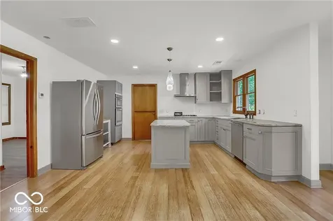 760 W Pine Street Zionsville IN 46077