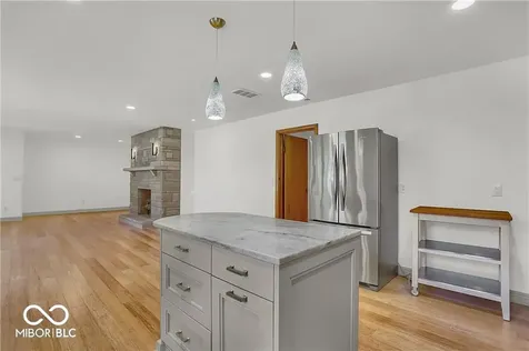 760 W Pine Street Zionsville IN 46077