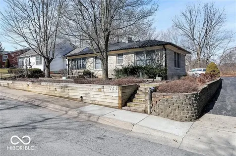 760 W Pine Street Zionsville IN 46077