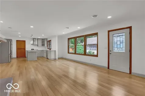 760 W Pine Street Zionsville IN 46077