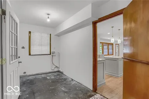 760 W Pine Street Zionsville IN 46077