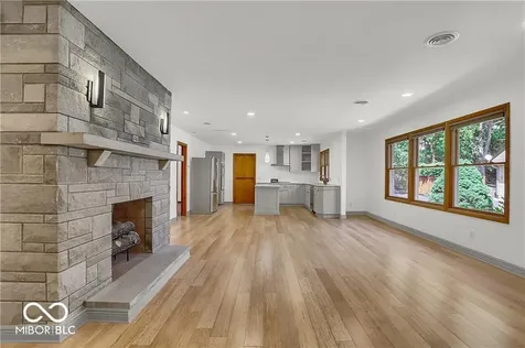 760 W Pine Street Zionsville IN 46077