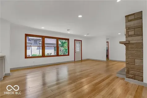 760 W Pine Street Zionsville IN 46077