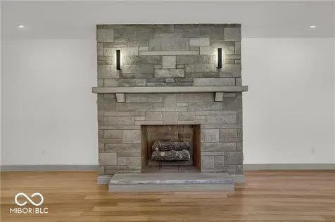 760 W Pine Street Zionsville IN 46077