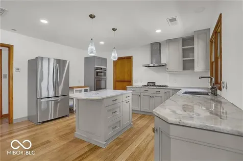 760 W Pine Street Zionsville IN 46077