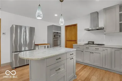 760 W Pine Street Zionsville IN 46077