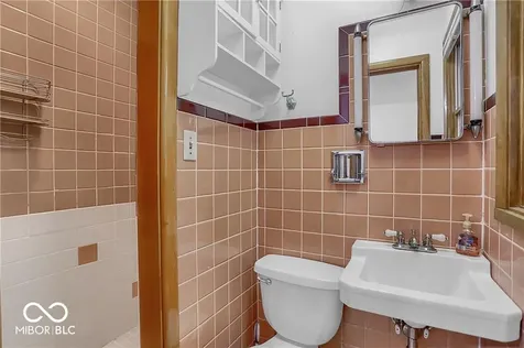 760 W Pine Street Zionsville IN 46077
