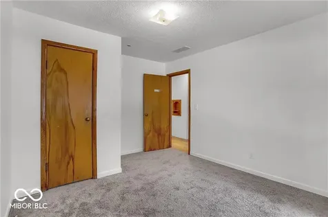 760 W Pine Street Zionsville IN 46077