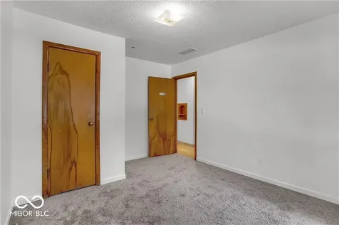 760 W Pine Street Zionsville IN 46077