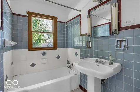 760 W Pine Street Zionsville IN 46077