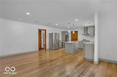 760 W Pine Street Zionsville IN 46077