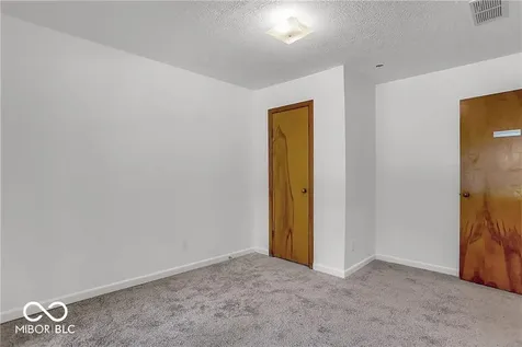 760 W Pine Street Zionsville IN 46077