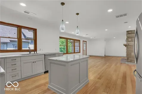 760 W Pine Street Zionsville IN 46077