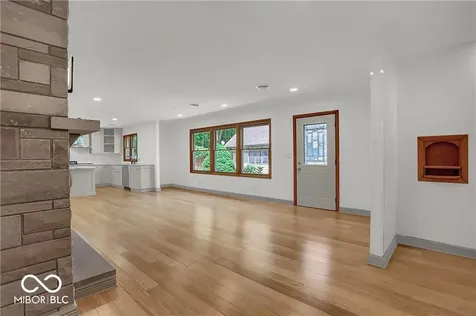 760 W Pine Street Zionsville IN 46077