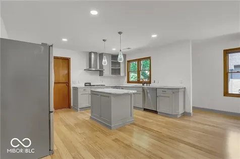 760 W Pine Street Zionsville IN 46077