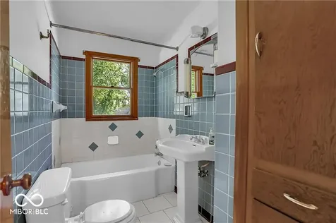 760 W Pine Street Zionsville IN 46077