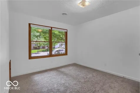 760 W Pine Street Zionsville IN 46077