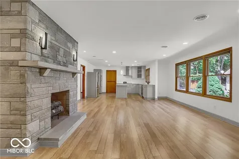 760 W Pine Street Zionsville IN 46077
