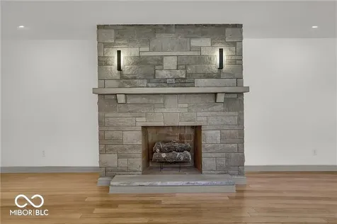 760 W Pine Street Zionsville IN 46077