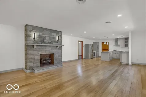 760 W Pine Street Zionsville IN 46077