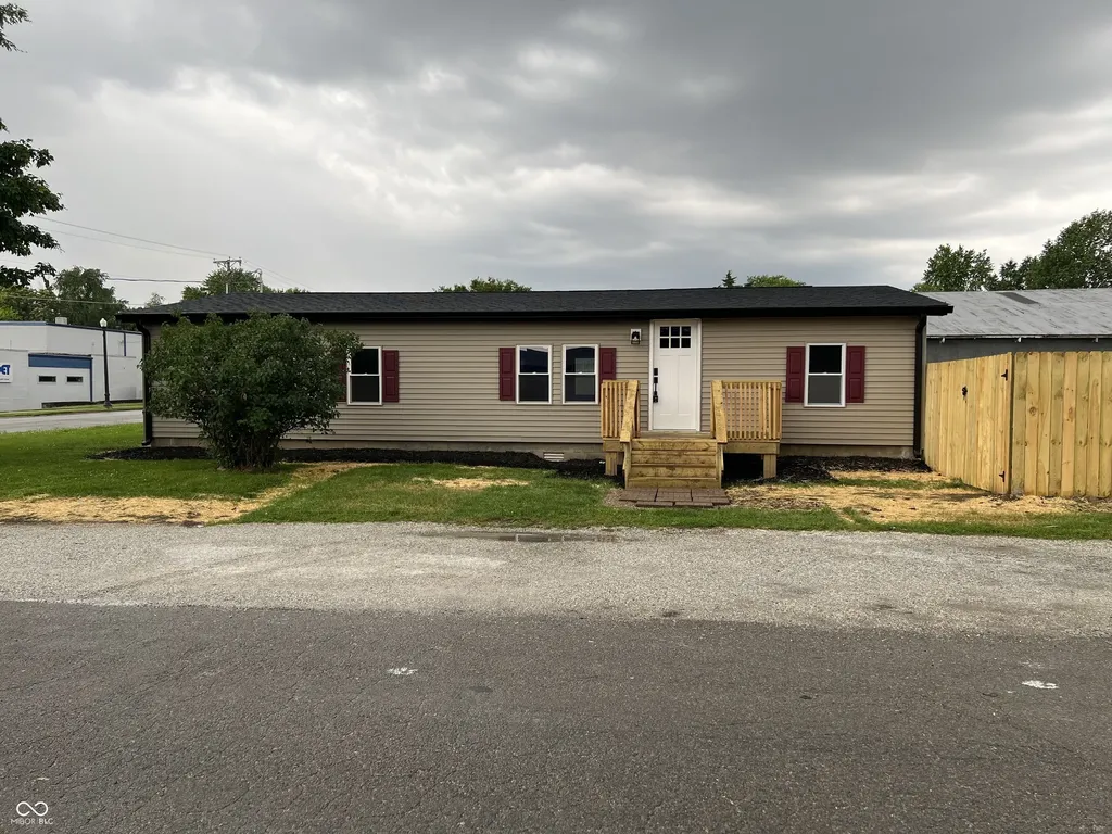 2428 S J Street Elwood IN 46036