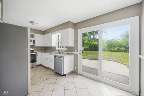 910 Heritage Lane Anderson IN 46013