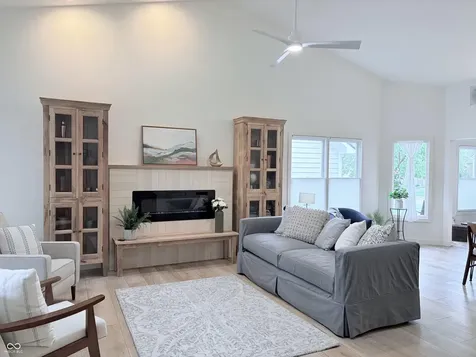 7877 Clearwater Parkway Indianapolis IN 46240