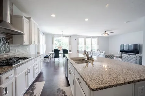 13111 Avon Cross Way Fishers IN 46037