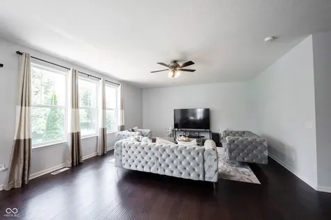 13111 Avon Cross Way Fishers IN 46037