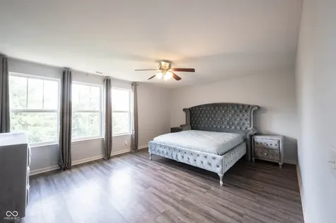 13111 Avon Cross Way Fishers IN 46037