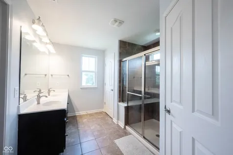 13111 Avon Cross Way Fishers IN 46037