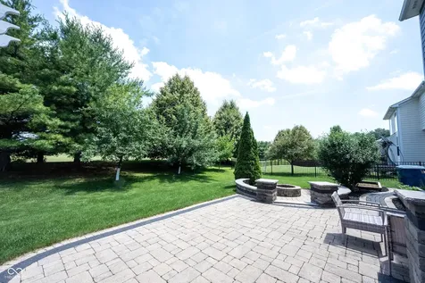 13111 Avon Cross Way Fishers IN 46037