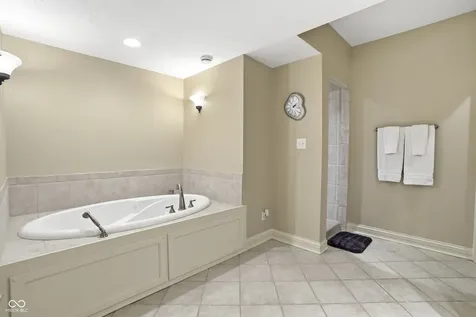 12093 Hawthorne Ridge Fishers IN 46037