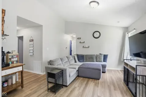 4027 Fairoaks Court Franklin IN 46131