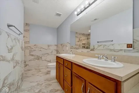 8274 Shute Circle Avon IN 46123