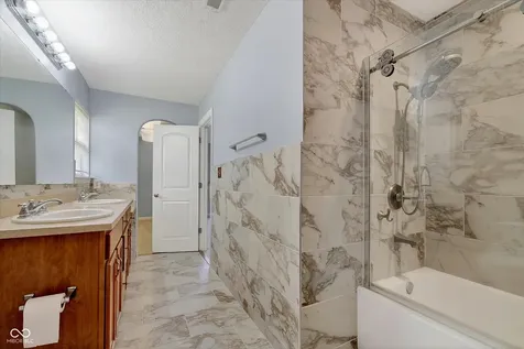 8274 Shute Circle Avon IN 46123