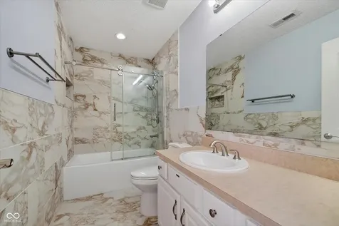 8274 Shute Circle Avon IN 46123