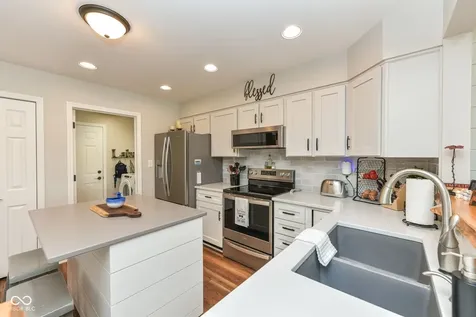 8172 River Bay Drive E Indianapolis IN 46240