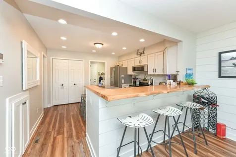 8172 River Bay Drive E Indianapolis IN 46240