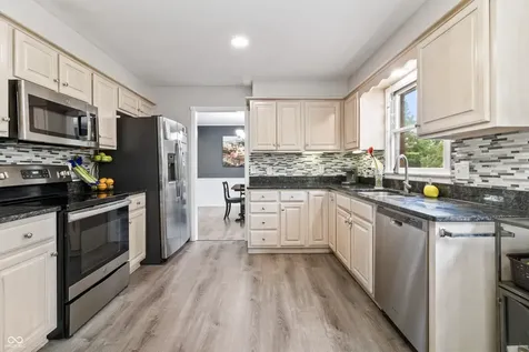 1214 Sherwood Drive Greenfield IN 46140