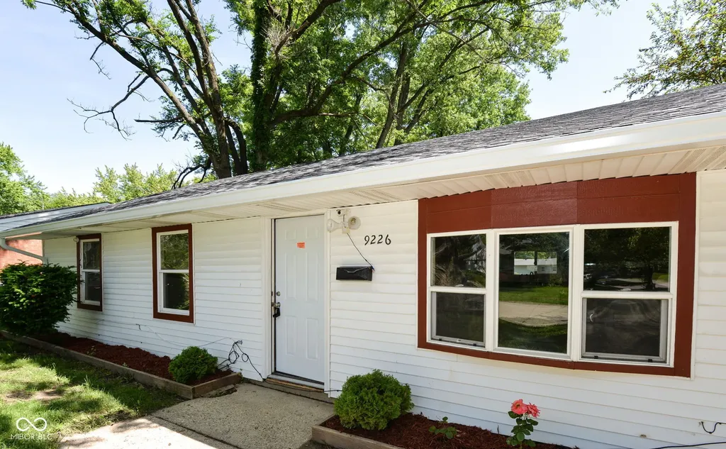 9226 Rochelle Drive Indianapolis IN 46235