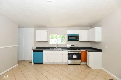 9226 Rochelle Drive Indianapolis IN 46235