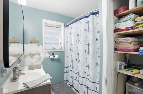 181 Royal Road Beech Grove IN 46107