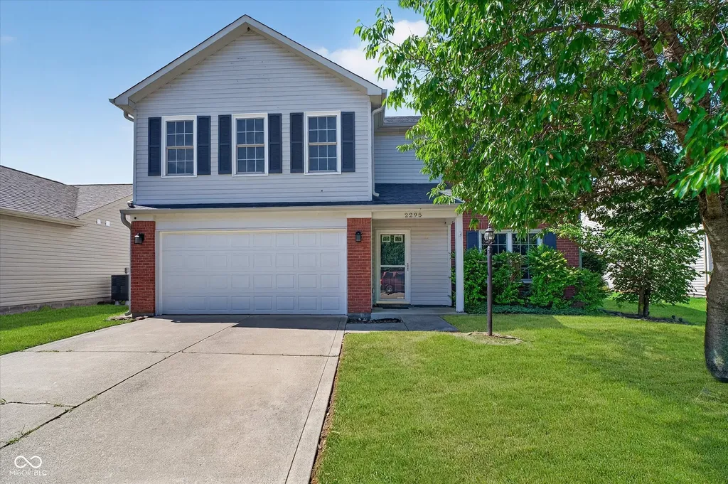 2295 Lakecrest Drive Columbus IN 47201