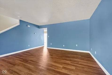 2295 Lakecrest Drive Columbus IN 47201